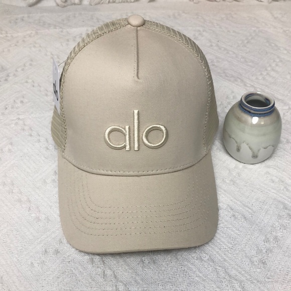 ALO Yoga Cream Mesh Cap - Picture 5 of 5